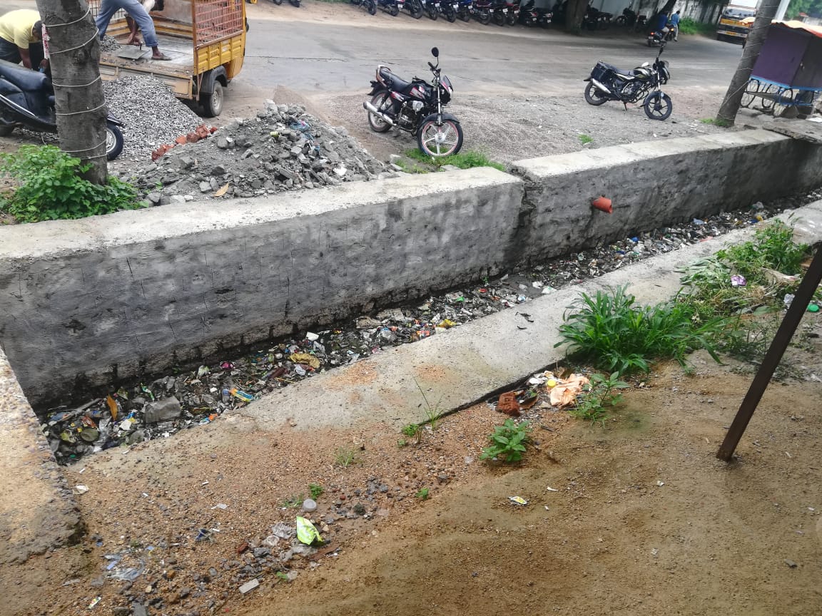 yasheeta30's tweet image. @KTRTRS @GHMCOnline #urgentattention drainage covering not been taken care since 5 mnths even after several followups with contractors and AE.#noactiontaken #resolutionneeded hoping quick action
