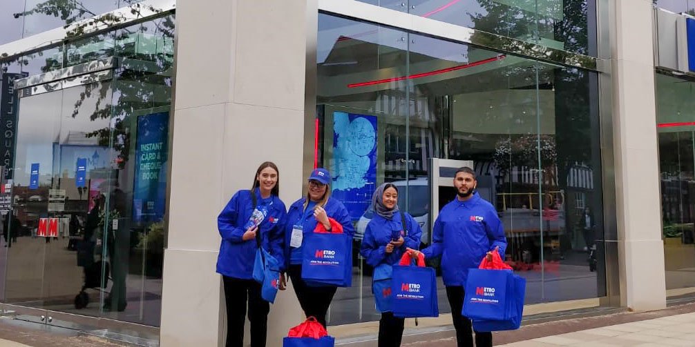 In less than 24 hours we'll be making Metro Bank history opening two new stores at the same time! If you’re in #Solihull or #MerryHill tomorrow and Saturday, come say hello, we'd love to get to know you 😁. #MBWestMidlands