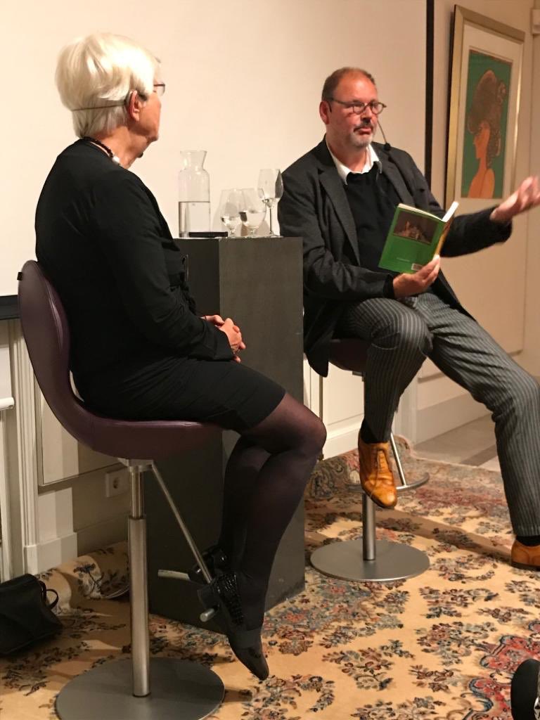 SoroptiGouda's tweet photo. Dankzij @douwedraaisma en #BettyMeyboom de sprekers bij #Collegetoer hebben we weer €1800 kunnen bijdragen aan ons project #Preventiekindhuwlijken in Pakistan ism @oxfamnovib @michielservaes https://t.co/MtRhez9vbo