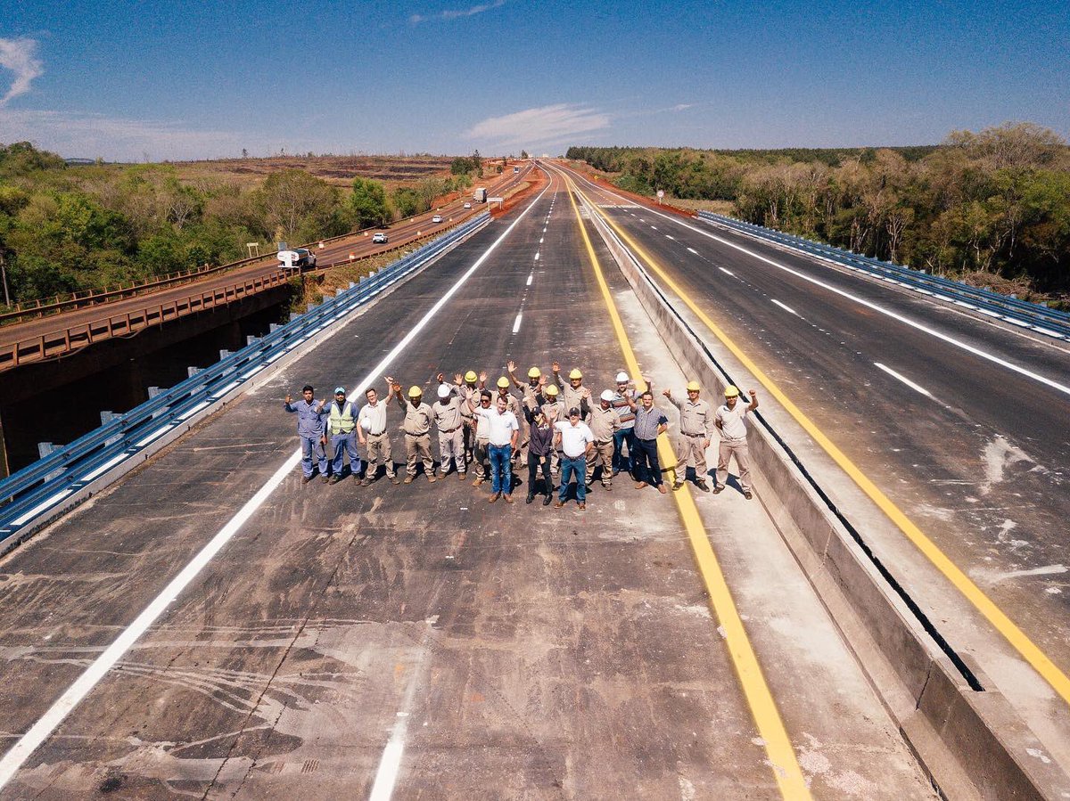 EnriquezConst's tweet photo. Felicitaciones a Todo el Equipo de Ingenieros, Técnicos, Capataces, Topógrafos, Obreros y Administración Central que hicieron posible en tiempo récord finalizar el Tramo Cerro Cora- Estación de Peaje Santa Ana con el Puente s/ Arroyo San Juan. Autovia RN 12 👷‍♀️👷🏼‍♂️

@RGEMisiones https://t.co/2X8fG2w7Tu