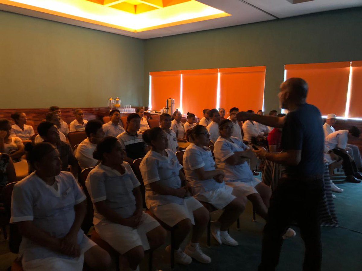 guchachi's tweet photo. Inducción al #DesarrolloSustentable y la certificación @EarthCheck_ a colaboradores del Hotel @BrisasHuatulco #Huatulco #DestinosFONATUR #DestinoEarthCheck #RetoEarthCheckMaster2020 #México #Oaxaca https://t.co/731PADNYxX