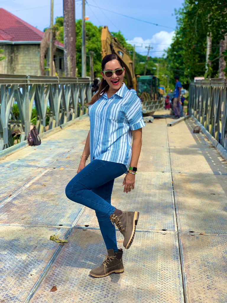 annmarievazja's tweet photo. Current situation: on #EastPalm bridge everyday like.....impatient fi it dun! But I’m really showing my #protectiveboots I’ve had fr last yr &amp; now taking time to put on cause mi nuh able fi the “I warn u” due to amount of advice mi get fr u my ppl. Thx for the support! Bless🇯🇲🙏🏼 https://t.co/LVqWjLt8x3