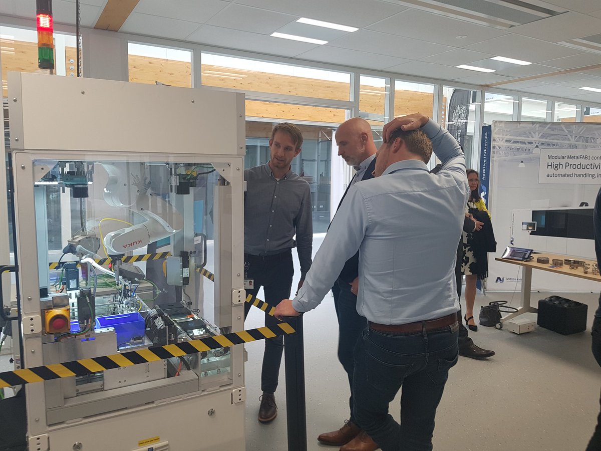 Afsluiting van een fantastische dag: #openingBIC door ZKH Koning Willem-Alexander, gevolgd door het #InnovatieEvent georganiseerd door de BIC bewoners. En dan nu een borrel met muzikale omlijsting van #djlpescador 🎶