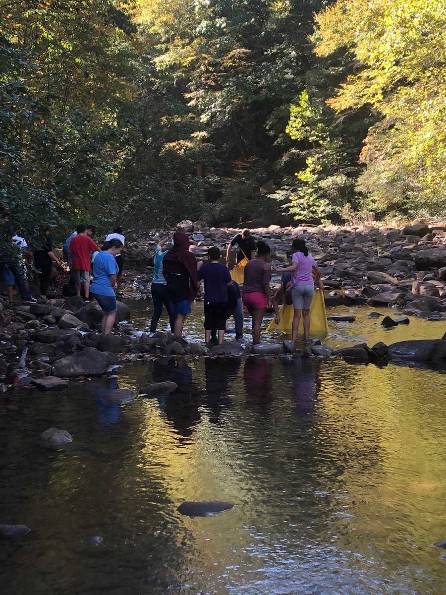 JPL1729's tweet photo. SKMS 6th grade students totally engaged in stream study today!  Thanks to the teachers and family members who supported this great opportunity! ⁦@mgrichardsedu⁩ ⁦@HCPSNews⁩ ⁦@SKMSFalcons⁩ ⁦@HCPSJeremy⁩ https://t.co/SOHlszjK0w
