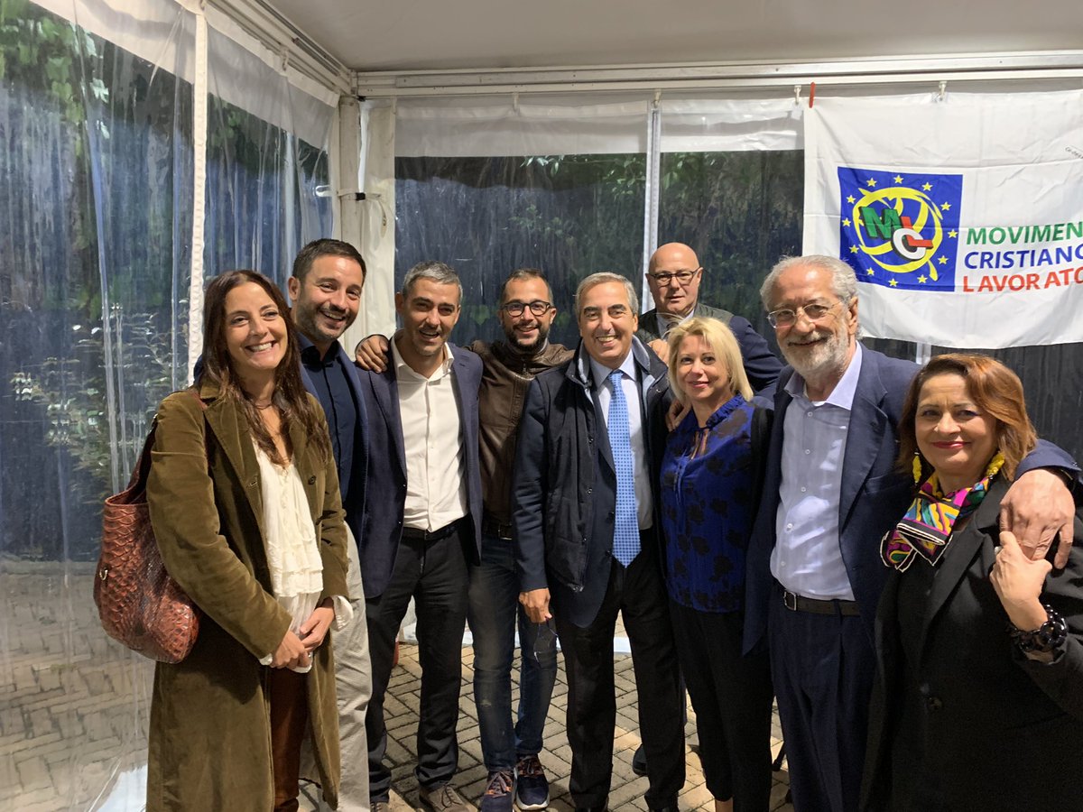 il_gorla's tweet photo. @gasparripdl  immerso negli amici toscani di #ForzaItalia a #pistoia https://t.co/tT1P3LtgpA