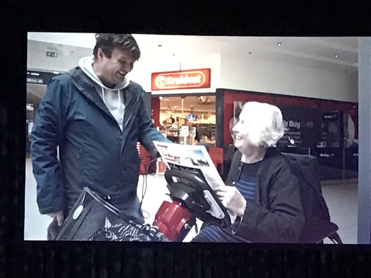 Zeer positief gestemd na installatie burgemeester van <a href="/gem_roosendaal/">Gemeente Roosendaal</a>. Interviewt gewoon mijn tante 😄. Hoopte even kennis te maken tijdens receptie maar daar was t toch te druk voor. Ik nodig @hvmidden gewoon uit voor een kop koffie in Wouw 😊