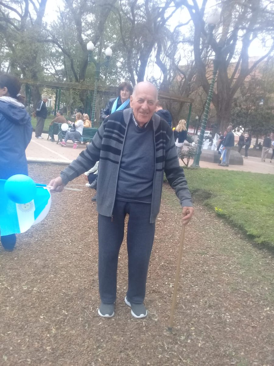 carladure's tweet photo. El presidente @mauriciomacri en Entre Ríos. 
#LaVamosADarVuelta 
#SiSePuedeEntreRios https://t.co/4c6JX7UEUJ