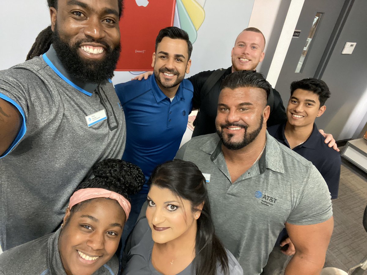 Our Team wish you an excellent day!  And if you are not yet part of the AT&amp;T family, what are you waiting for?  Here we are to offer you the best service. <a href="/LoganEaves2/">Logan Eaves</a> <a href="/JakeAraghi/">Jake Araghi</a> <a href="/AllyG52/">Allyson Gilberto</a> <a href="/leonardoibarraa/">Leonardo Ibarra</a>