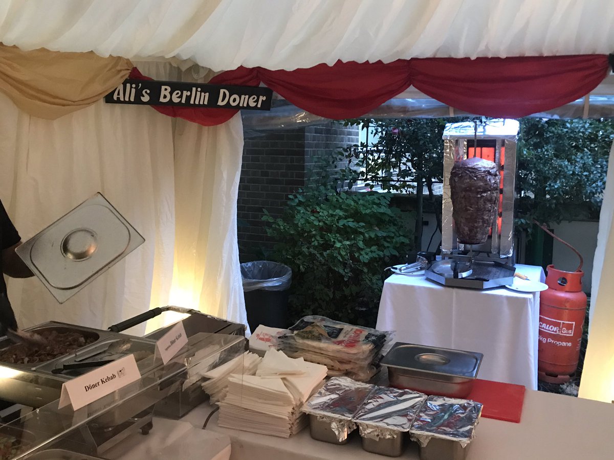 AnalogAldo's tweet image. Delighted to celebrate #GermanUnityLDN 30 years of German Unification @GermanEmbassy with dear friends &amp;amp; a proper Berlin Döner