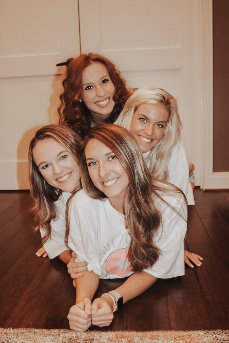 UTMChiOmega's tweet photo. Our families got a ⚡︎ LITTLE ⚡︎ sweeter last night! ✦ https://t.co/nAjKMB0Qgc