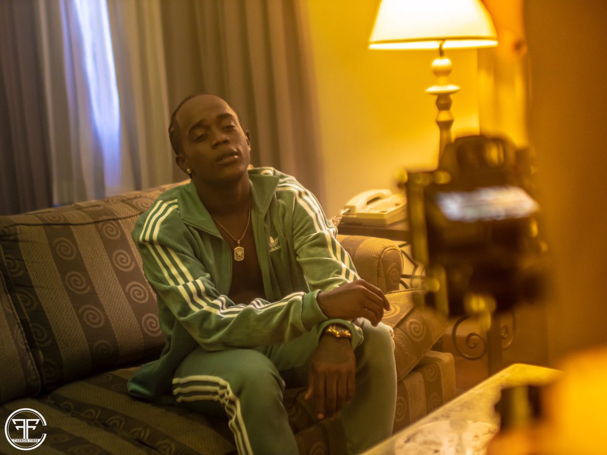 OTRA VEZ 💔 <a href="/officialmenor/">Menor Menor</a> <a href="/ElRoockieMusic/">El Roockie</a> MAÑANA VIERNES🚨 #OtraVez 🎶💪🏼