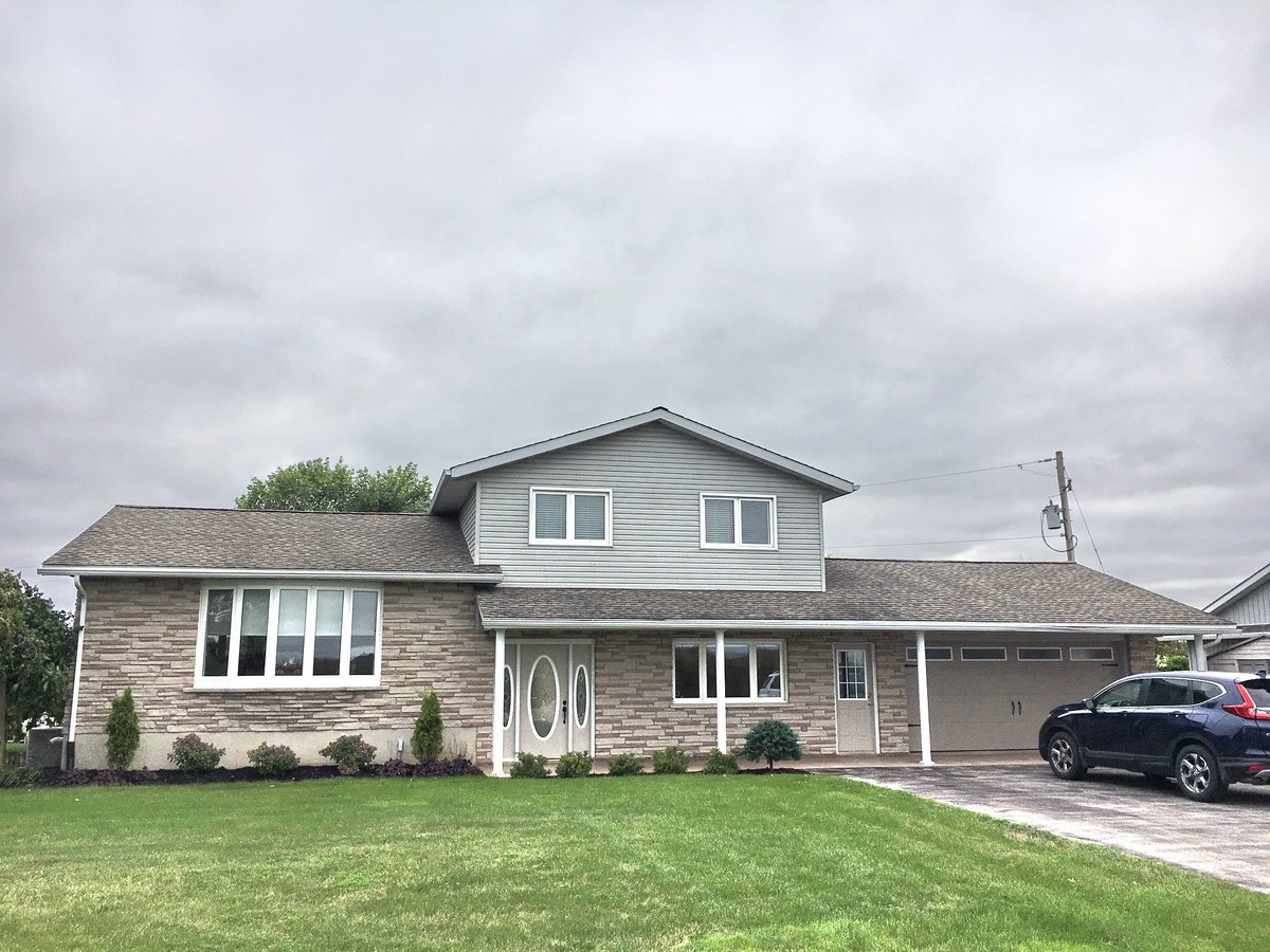 WalkertonHomes's tweet photo. NEW LISTING $424,900-Outskirts of Mildmay https://t.co/7I8L7zV4g8