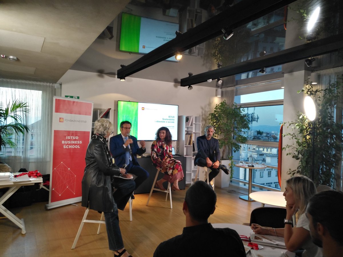 .<a href="/Carlo_Robiglio/">Carlo Robiglio</a> interviene all'#ExecutiveTalk #PrenderePosizione: "Anche se siamo tra i primi al mondo sul tema dell'#economiacircolare, l'#Italia non può accontentarsi. Il piccolo #imprenditore deve cambiare pelle e sfruttare le offerte che l'#associazionismo gli dà."