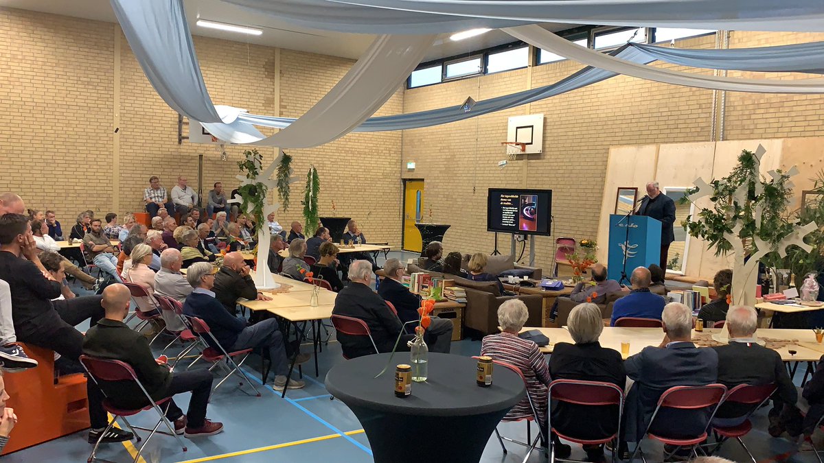 cor_niks's tweet photo. Afscheidscollege Peter Heij #calo #windesheim #trots #historicus #calogedachte #bewogen >120 mensen. Oud collega’s, studenten, collega’s, vrienden https://t.co/6o5NkBrITf