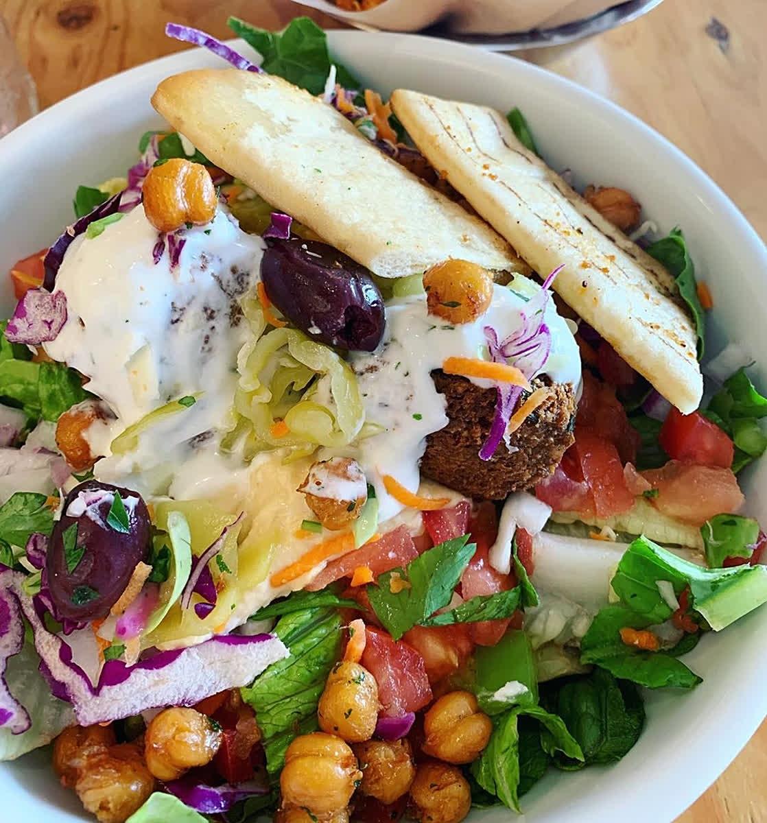 spitztruckla's tweet photo. Nom nom nom.
.
#spitz #spitztruck #spitzfoodtruck #spitzmediterranean #foodtruck #foodtrucksla #losangeleseats #foodiesla #foodtrucks #mediterraneanfood #foodie #yum #eats #hangoverfood #cheatmeal #cheatday #eats #seriouseats #getinmybellya https://t.co/jItYB1A1Se