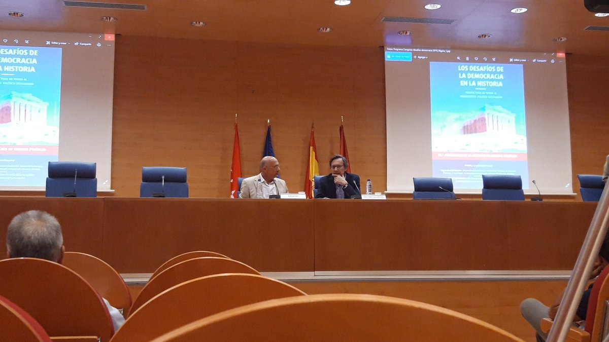 Diegoruf_97's tweet photo. Escuchando a Fernando Vallespin y Rob Riemen en la conferencia "los desafios de la democracia en la historia" #UCMPower @ccppysocUCM @olgag https://t.co/bD7L88j6di