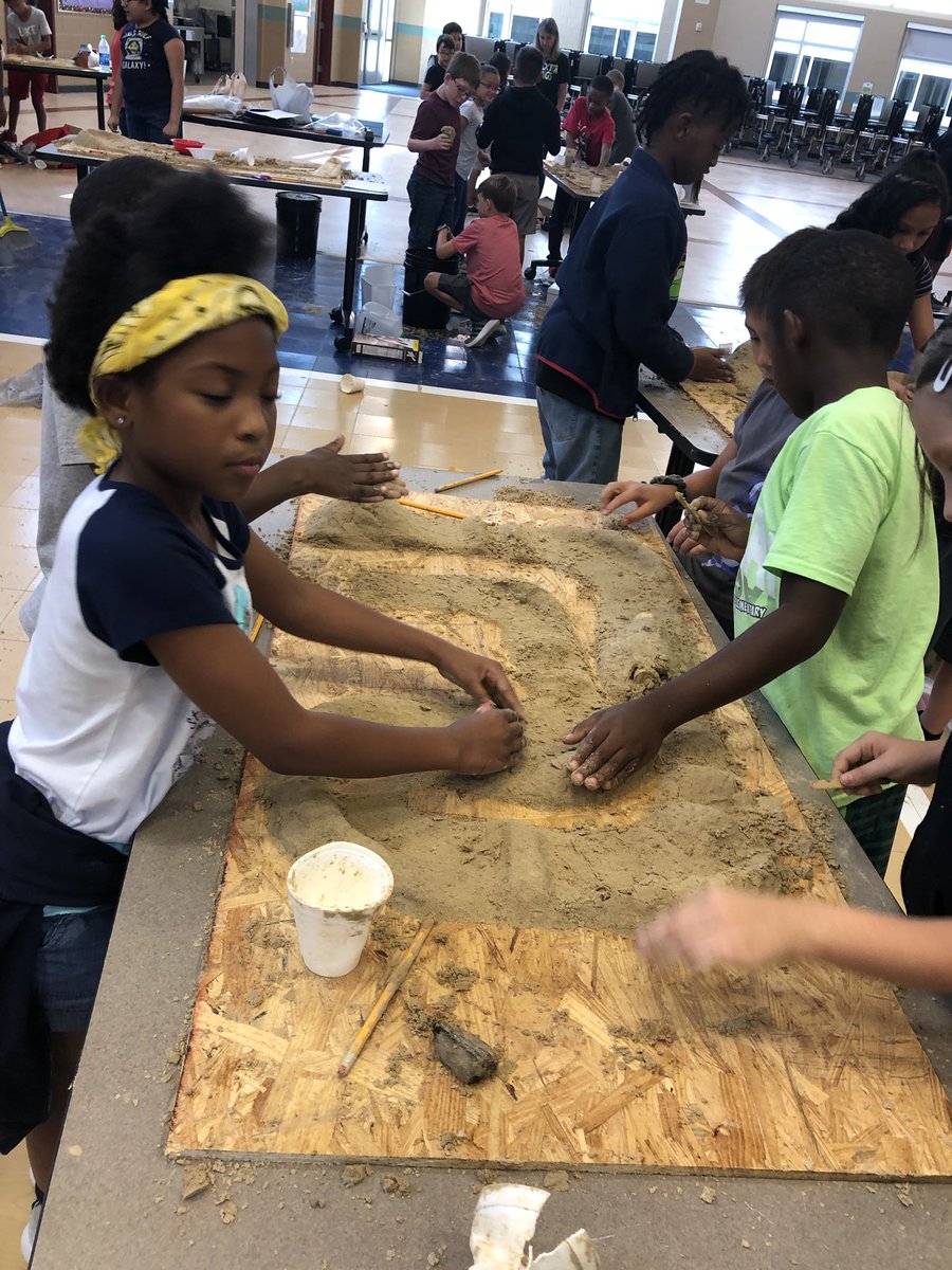 CThompson_ASE's tweet photo. The tracks are coming along nicely..@KWhite_ASE @ASE_Dodson @MattlageMr @AmandaPrice001 @HumbleISD_ASE @ElizabethFagen @AColby_ASE @sgrace_ase https://t.co/FCLCzukdx7