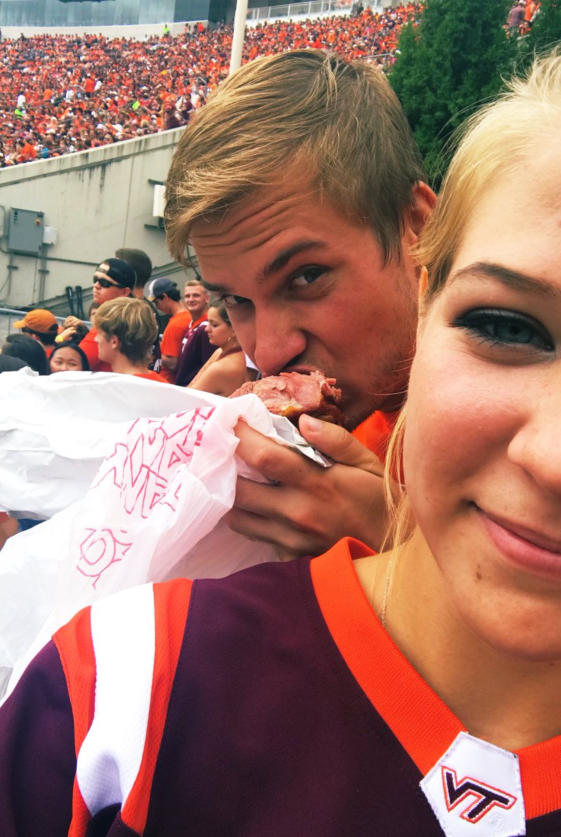 AshleyKapinos's tweet photo. I heard it was national boyfriend day...hehehe 😈 #thanksforputtingupwithme https://t.co/wViL2NbWzo