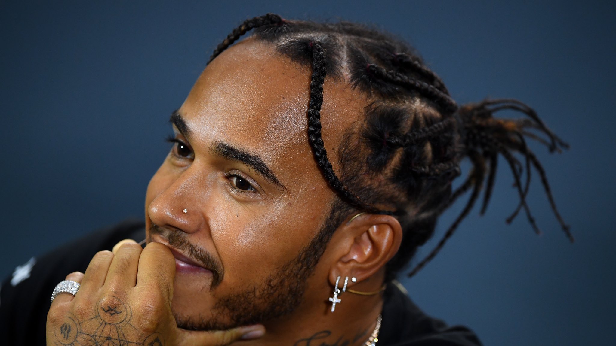Lewis Hamilton shows off new 'caveman' look as reigning Formula One  champion lets his hair down | Daily Mail Online