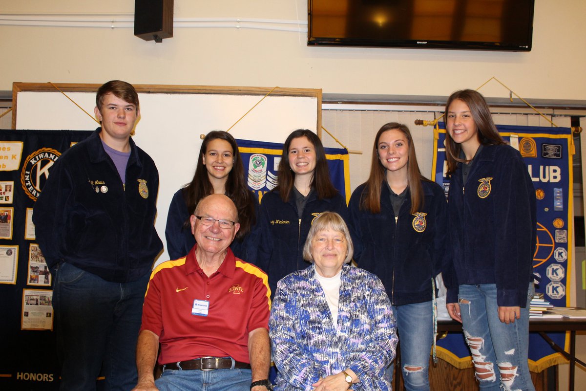 NevadaFFA's tweet photo. Students took time to create presentation, get school made up, travel to Ames and present their educational activities, audience loved it ! So many questions from adults, so many thank you's also #passion #commmunityengagement #presentation #nevadacubpride https://t.co/vJQitcV0cK