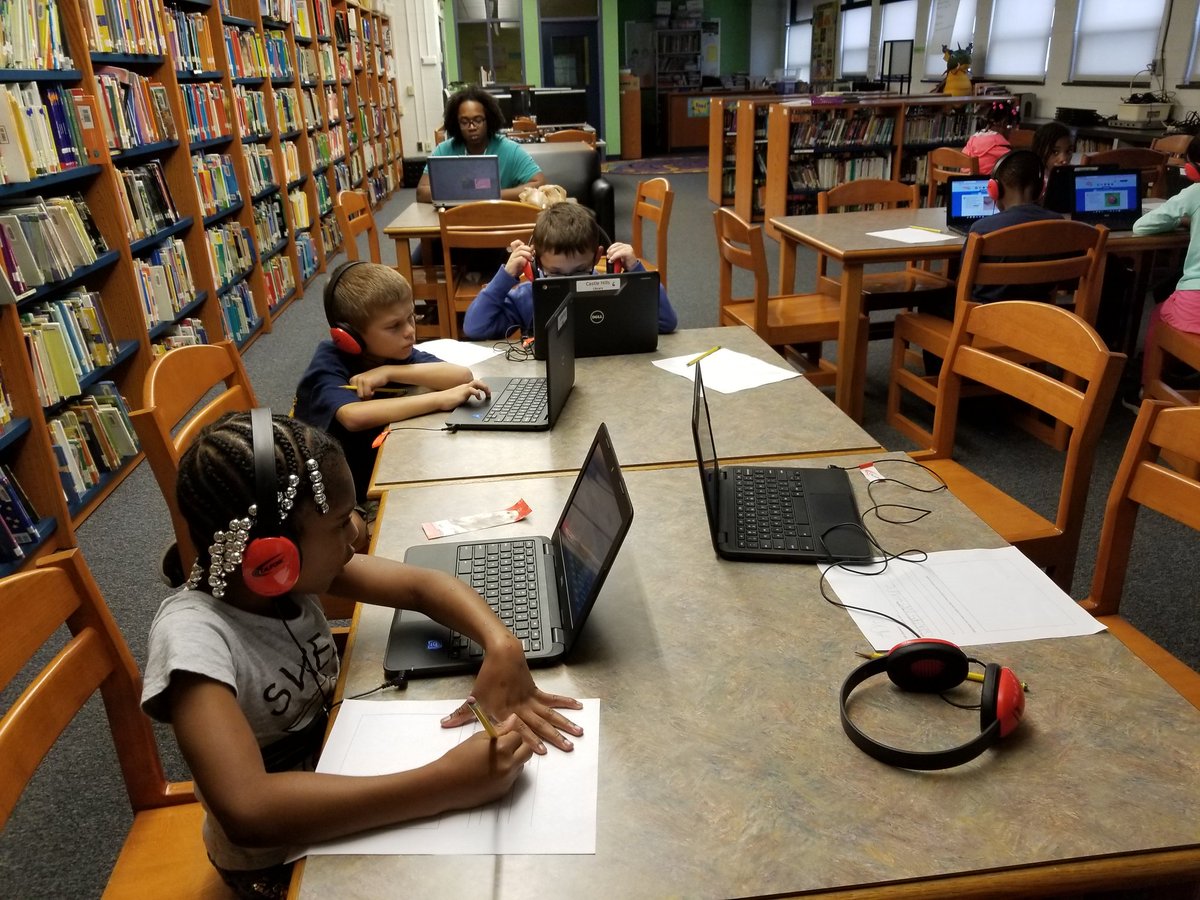 JanineMorganDou's tweet photo. After reading Diary of a Fly and Spider, second graders looked for facts about insects in nonfiction books and UD libsearch.  #chdreambuilders https://t.co/neWLI9b7Fo