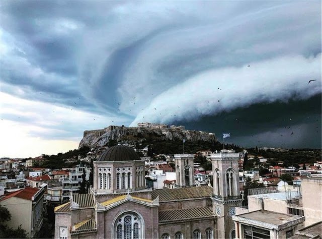 apneagr's tweet photo. #shelf_cloud #cloud #Athens #Greece #Weather #Attiki https://t.co/sAHGjAd5xp