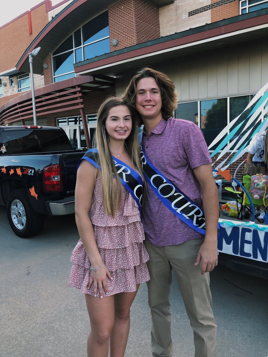 paigeflick_'s tweet photo. Vote me and @eli_breeden2 for homecoming King and Queen!! https://t.co/oQDd7kGQlF 😁🤩 (all grades can vote!!) https://t.co/XHSgbxiQwr