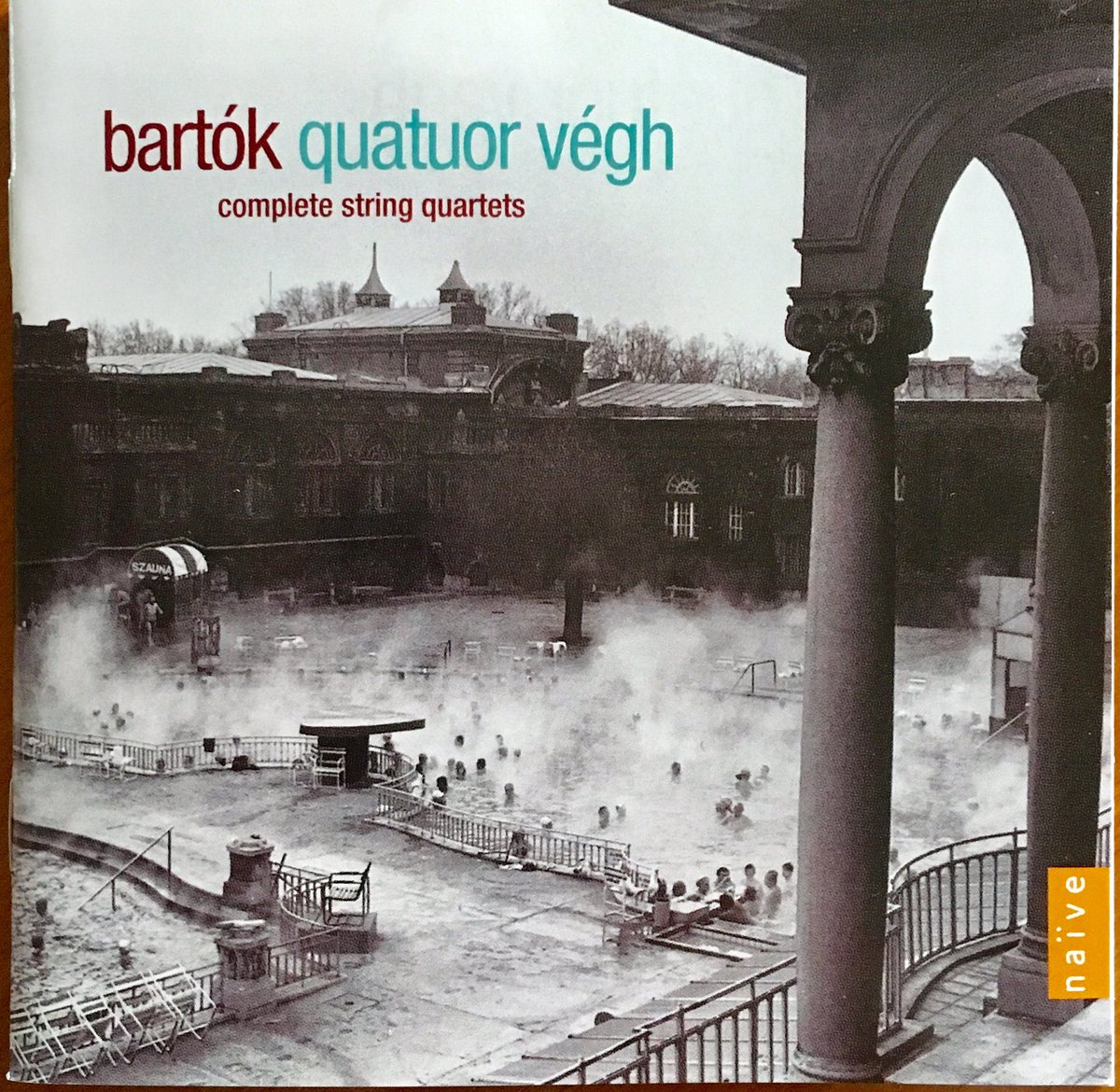 El #CuartetoVégh fue fundado en 1940 y estuvo liderado por su primer violín, el gran Sándor Végh, durante casi 40 años. El cuarteto se estableció en Budapest hasta que salió de Hungría en 1946 y se disolvió en 1980.
Hoy volví a escuchar su integral de #Bartók. Insuperables! 🎼💥