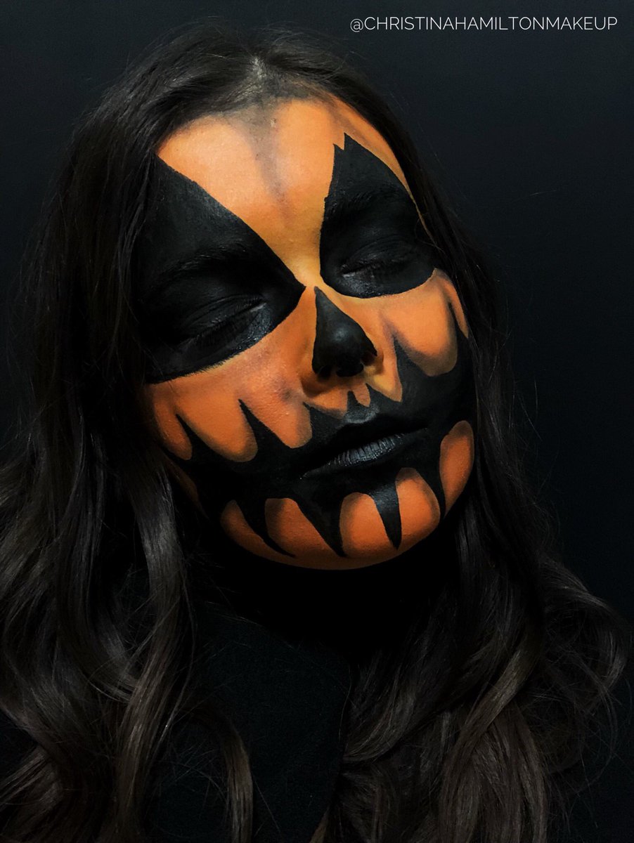 christinablogss's tweet photo. Cheer up pumpkin 🎃 Such an easy Halloween idea! #mehronmakeup @mehronmakeup https://t.co/ZRAvznx5PU