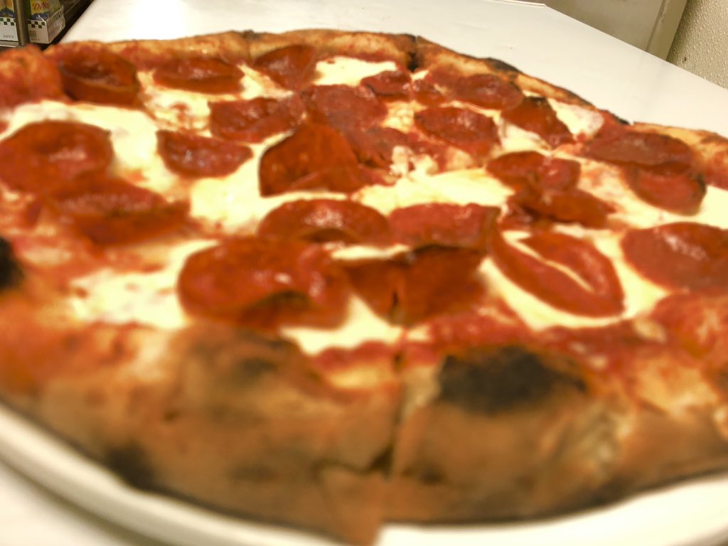 BolloHouston's tweet image. If you crave a pepperoni pizza come try high quality EZZO pepperoni at Bollo!
#ezzo #pepperoni #NationalPizzaMonth #pizzapepperoni #houstonpizza #bollopizza