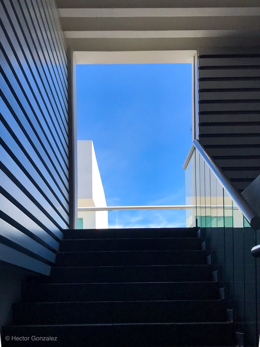 Hectorcrispinf's tweet photo. Escaleras al salón de clases #escaleras #stairs #cielo #sky #lineas #lines #arquitectura #architecture #architecturephotography #puebla #mexico https://t.co/NeIHcH6IXM
