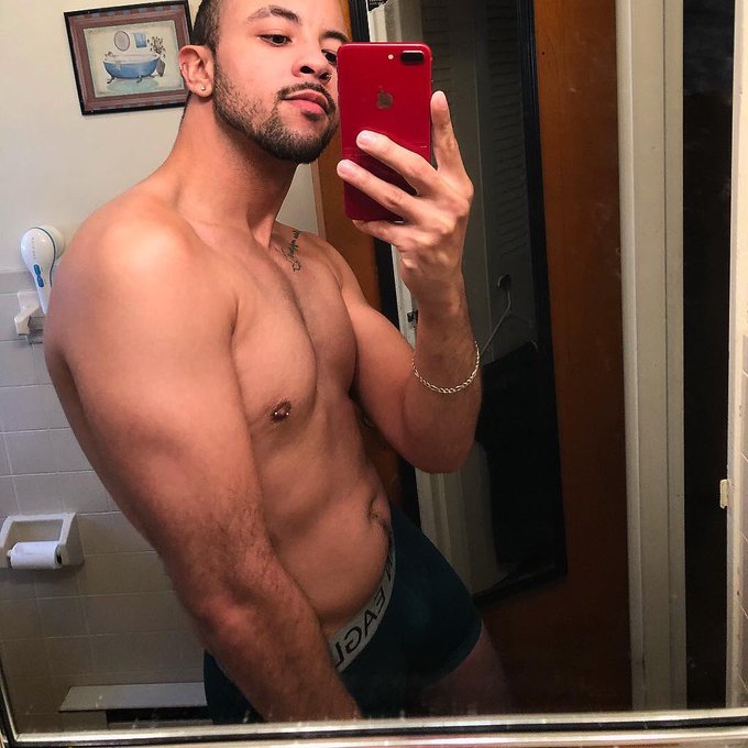 Watch MigggyFresh 🐽's leaked NSFW photo on TwXstars