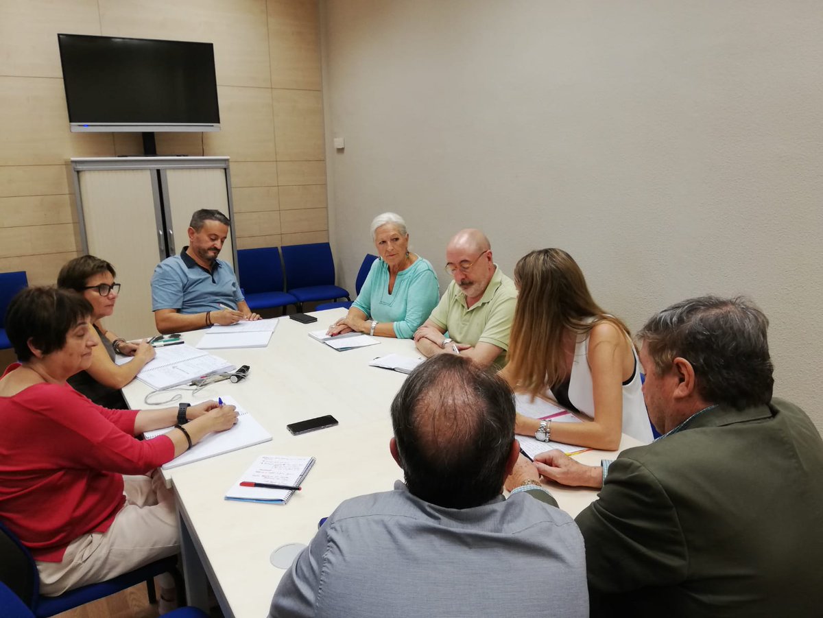 pebarrero's tweet photo. Junto con @espinar_mar y @psoechamberi reuniéndonos con las asociaciones de vecinos de #Chamberi @ElOrganillo, Nosotras Mismas y Contra la Soledad No Deseada. Recogiendo reivindicaciones sobre participación ciudadana #DistritoChamberi https://t.co/40YOVg63B5