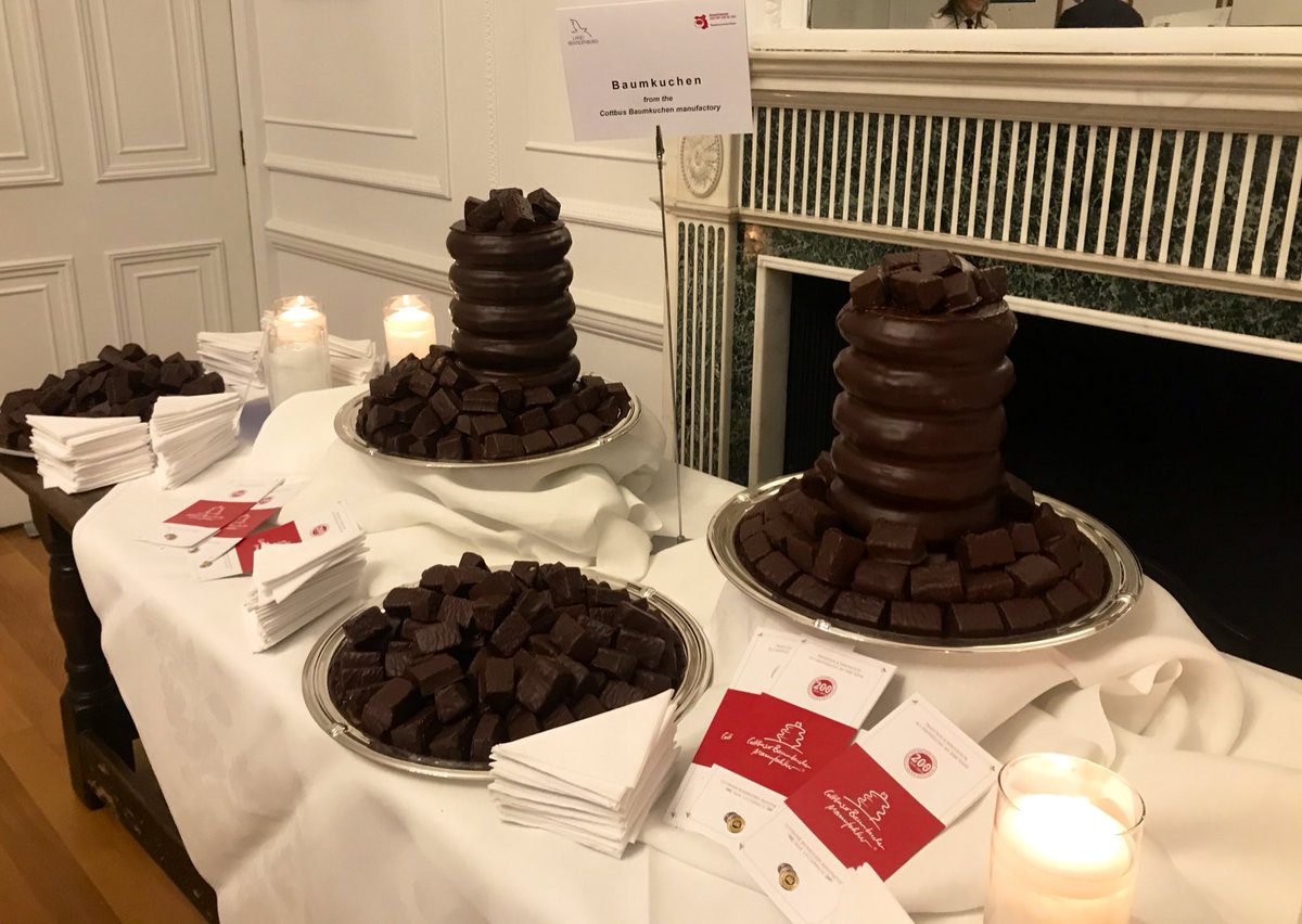 FranceintheUK's tweet image. Ahead of the French parliament’s ratification of the Treaty of Aachen, signed 22 January 2019 between 🇫🇷 &amp;amp; 🇩🇪, it’s our pleasure to join our friends @GermanEmbassy to pay tribute to ever closer friendship between two 🇪🇺partners. 
Happy #GermanUnityLDN! #TDE2019 🍻