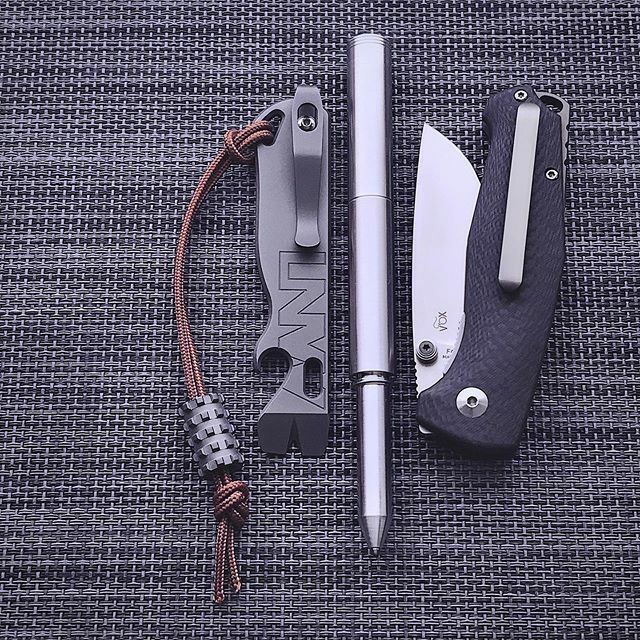 mifoto_se's tweet photo. It's getting darker.
•
#edc #edcgear #everydaycarry #edcig #edcshowcase #edccommunity #edclifestyle #everydaycarrycommunity #edcdump #echodeltacharlienetwork #pocketdump #knife #knifenut #FoxKnives #FoxCutlery #FoxKnivesTur #JesperVoxnaes #VoxDesign … https://t.co/HriQ86SOVQ https://t.co/FoJkXx1mmM