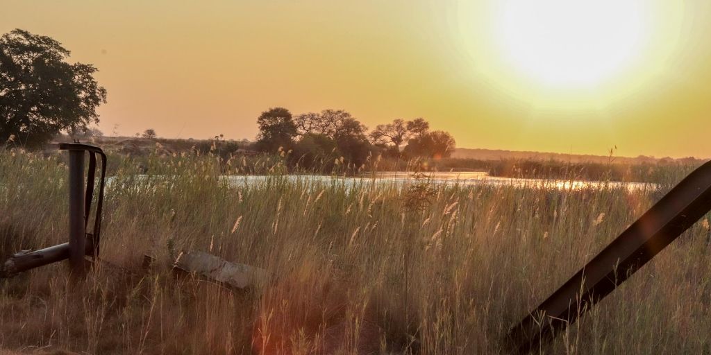 TheHALOTrust's tweet photo. The breathtaking scenery at our newest minefield in #Angola

Dirico, in southern Angola, is where the Cuito River meets the Cubango River and together they feed the world heritage Okavango Delta.

We are clearing #landmines here to help the #conservation efforts in the area. https://t.co/ST3gZZiL3F