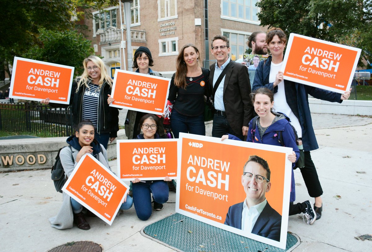 AndrewCash's tweet photo. Volunteers welcoming neigbours to the #DavenportACM last night. #DavenportTO is such an incredible place to live, and the real sense of responsibility our community shows for one another is always inspiring. We’re ready to stand up for our community. 

#InItForYou #elxn43 https://t.co/66jM0qnqQn