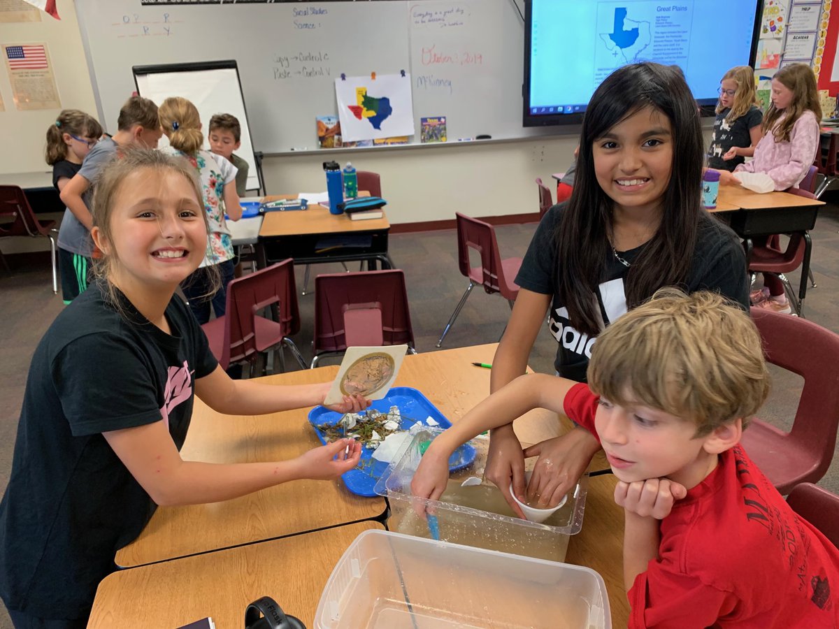 suzyfromtx's tweet photo. Putting our plans into action! #cleanthewater ⁦@BakerElem⁩ #bakerlearns #campbellhasclass https://t.co/z2bjEgez0q