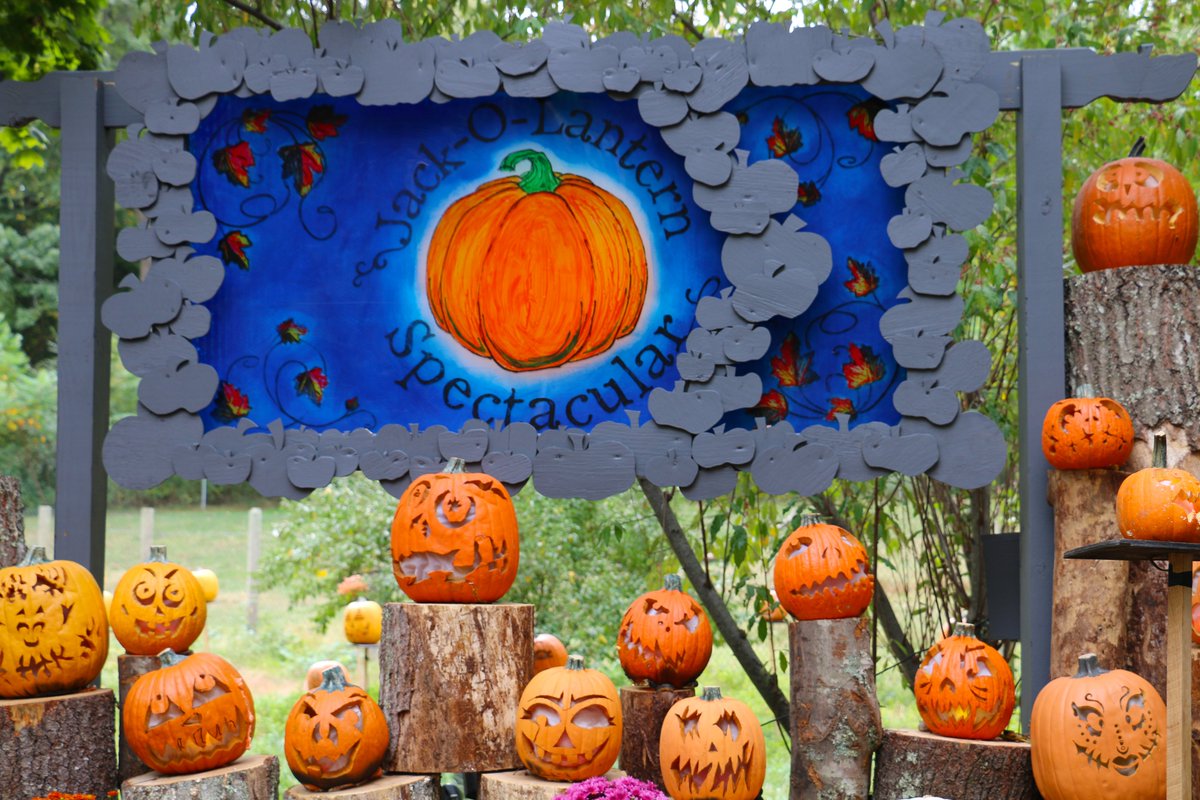 RWPZoo's tweet photo. 🎃It's opening night of the Jack-O-Lantern Spectacular, presented by Citizens Bank. To celebrate, we are giving away (2) family 4-pack of tickets to this spooktacular event.

TO ENTER: Like AND retweet this post 👻

#Giveaway ends Oct 6 at midnight. Good luck! #Spooktober https://t.co/g3EKIDFGi7