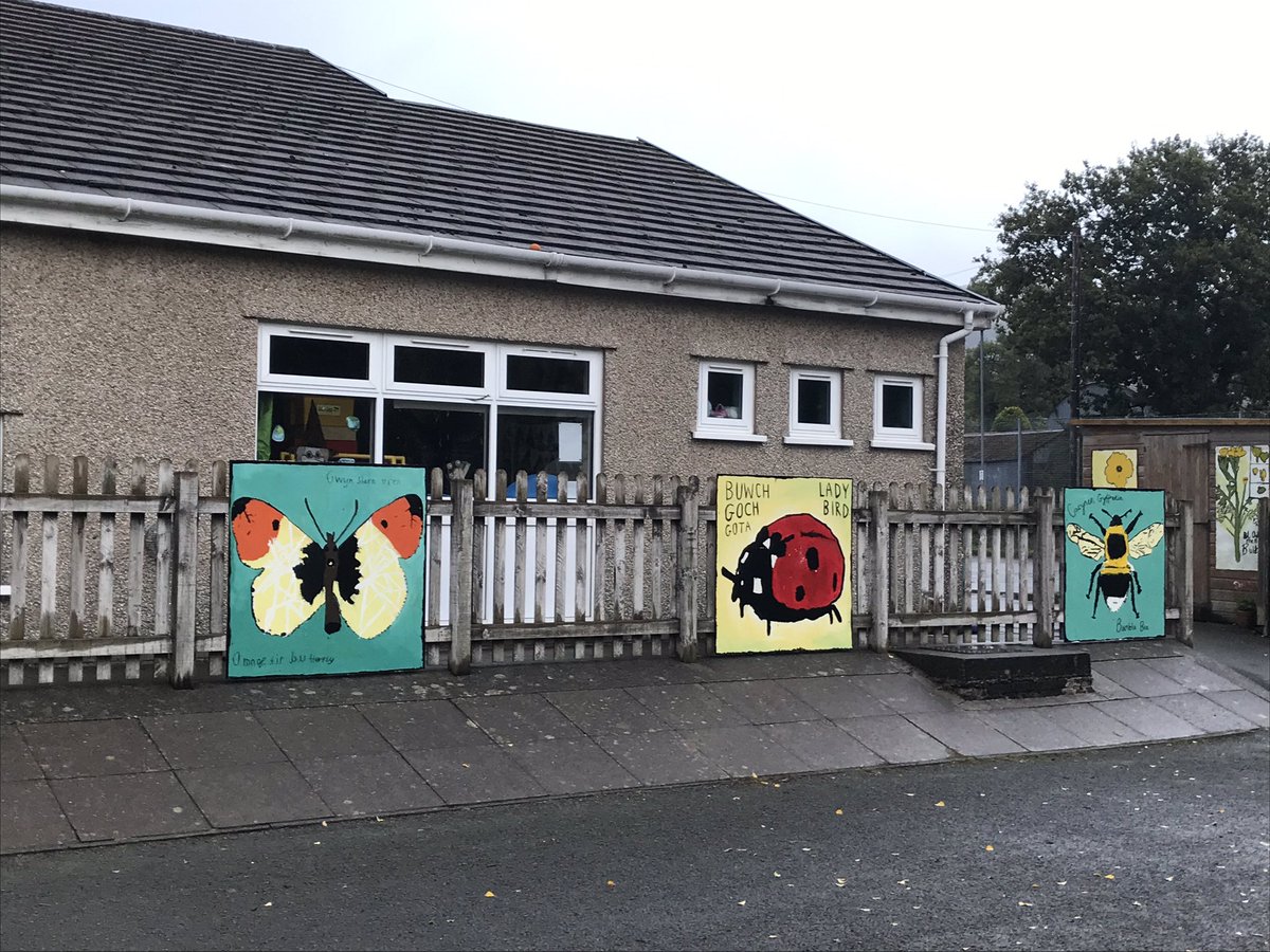 Ysgllanbrynmair's tweet photo. @ennyncymru Thank you Nicky & Elin for making sure that the pupils had fun developing their creative skills. We now have a colourful playground #DevelopingCreativity https://t.co/lyZqlvRL79