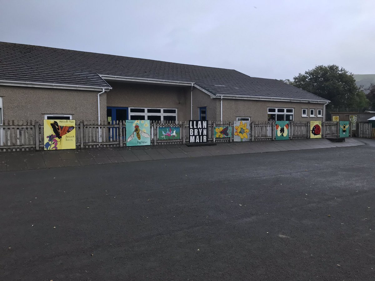 Ysgllanbrynmair's tweet photo. @ennyncymru Thank you Nicky & Elin for making sure that the pupils had fun developing their creative skills. We now have a colourful playground #DevelopingCreativity https://t.co/lyZqlvRL79