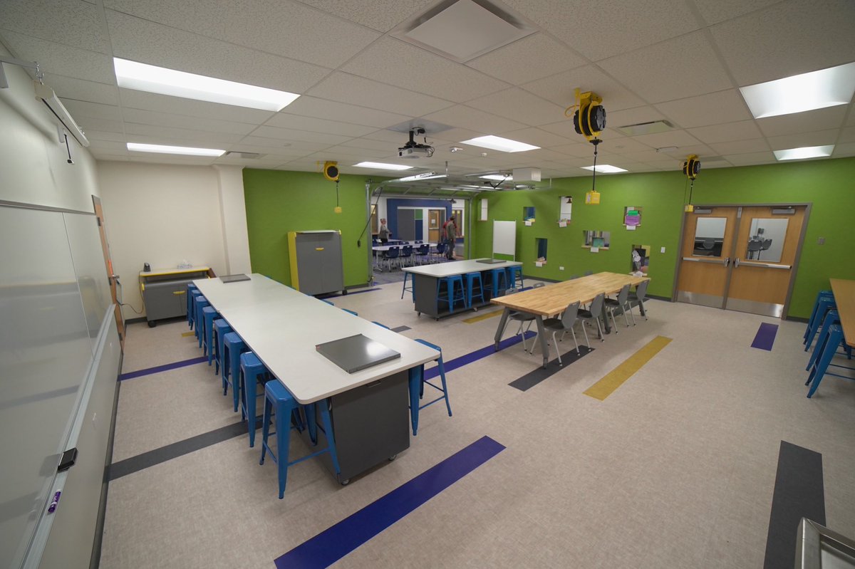 CCSFoundation's tweet photo. Horizon Middle School has a centralized innovation space in the middle of their school not located in the library like most other CCSD schools.
There is innovative seating, enclosed and open study spaces and monitors for learning.
#CCSDFoundation #CCCSDK12 #InnovationSpaces https://t.co/UNcDHwG5dl