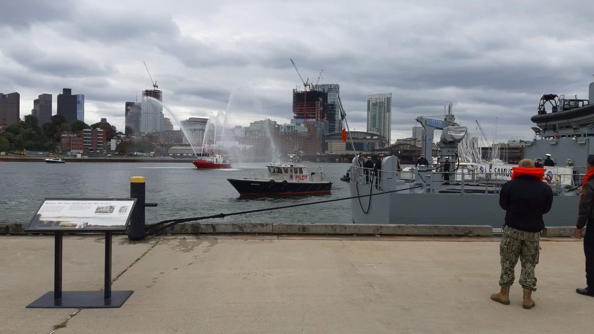 Delighted and privileged to be berthed alongside #Boston in company with the historic <a href="/USSConstitution/">USS CONSTITUTION</a>. The crew of LÉ #SamuelBeckett are looking forward to the next stage of their US deployment 🇺🇸🇮🇪