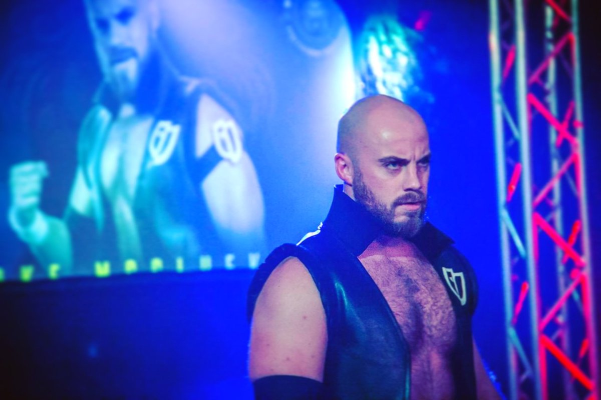 JakeMcCluskey's tweet photo. 2 DAYS // @WrestleGatePro
.
.
📸: @Y2jimbob
.
.
#Unique #Pro #Athlete #Wrestling #WrestleGatePro https://t.co/iSAoDmasr8