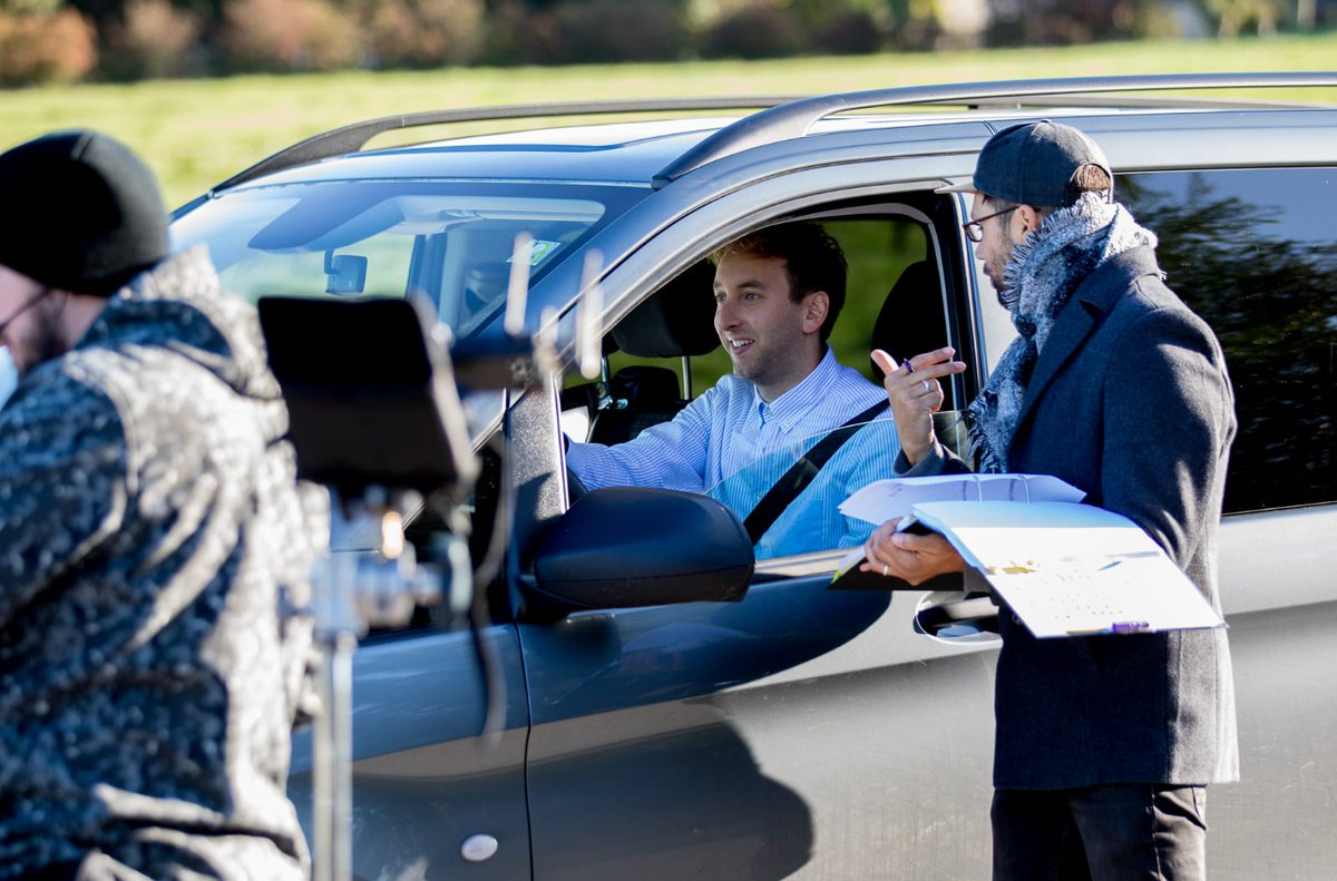 Brainstorm zwischen Michael und Torge...
Der erste Drehtag ist geschafft 🎬
Wir hatten super gutes Wetter und viel Spaß!

#KINO
#kartoffelsalat3
#kartoffelsalatdasmusical
#hinterdenkulissen