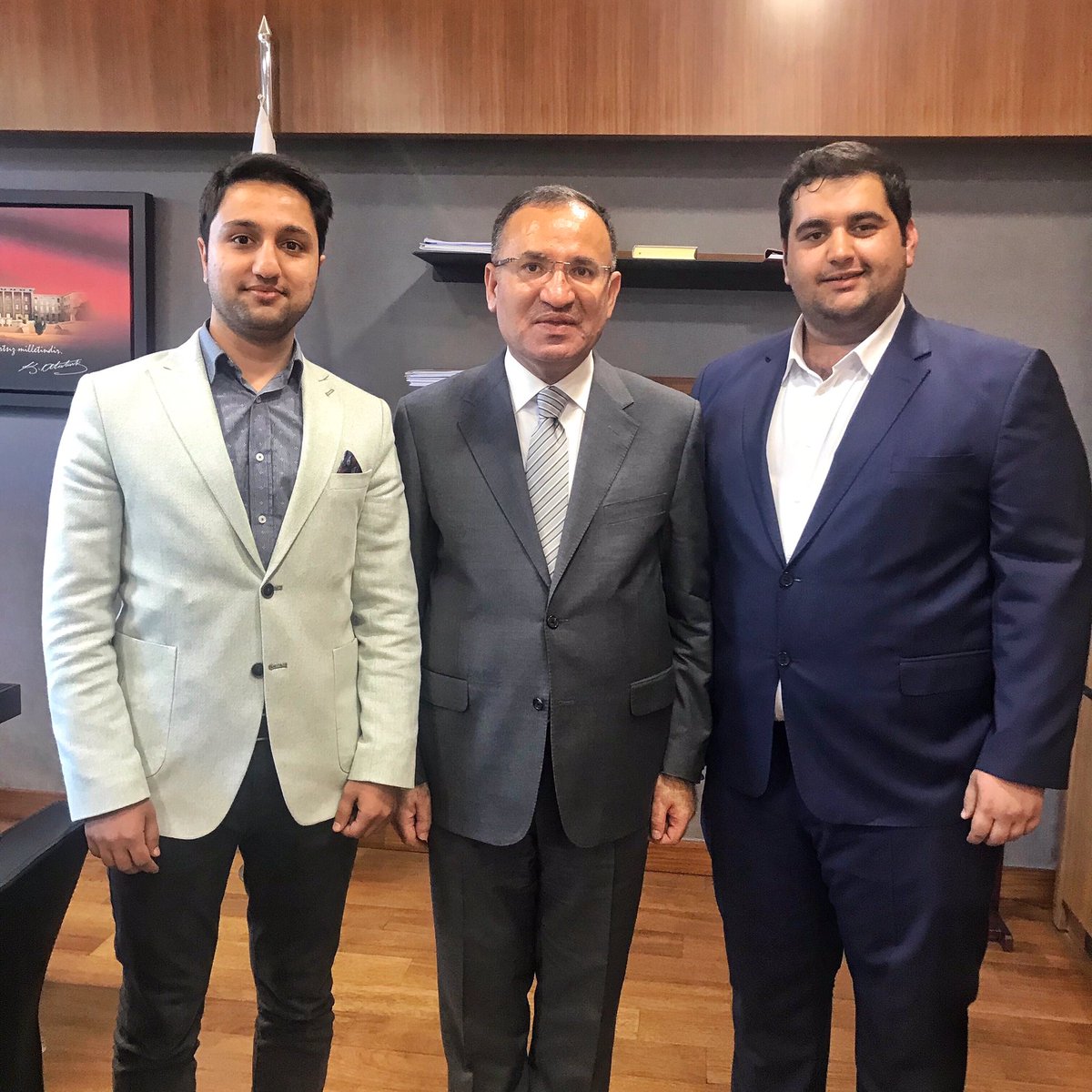 İl Başkanımız Faruk CENGİL ve Başkan vekilimiz Ferdi AYATA 
Anayasa komisyonu başkanı Eskimez MTTB’li büyüğümüz Sn.Bekir BOZDAĞ’ı makamında ziyaret edip yeni dönem faaliyetlerimizle ilgili istisarede bulundular.