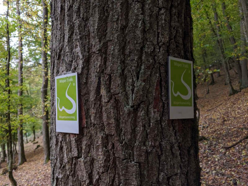 rtkw_de's tweet photo. Von #Wiesbaden ging's heute zur Eröffnungsfeier der #WisperTrails. #Wandern von #Wisper (Parkplatz am Strupsel😄) nach #Dickschied. Auch die frisch gebackenen Natur- und Landschaftsführer des @NaturparkRheinT waren mit dabei. https://t.co/L6euLRWkFV