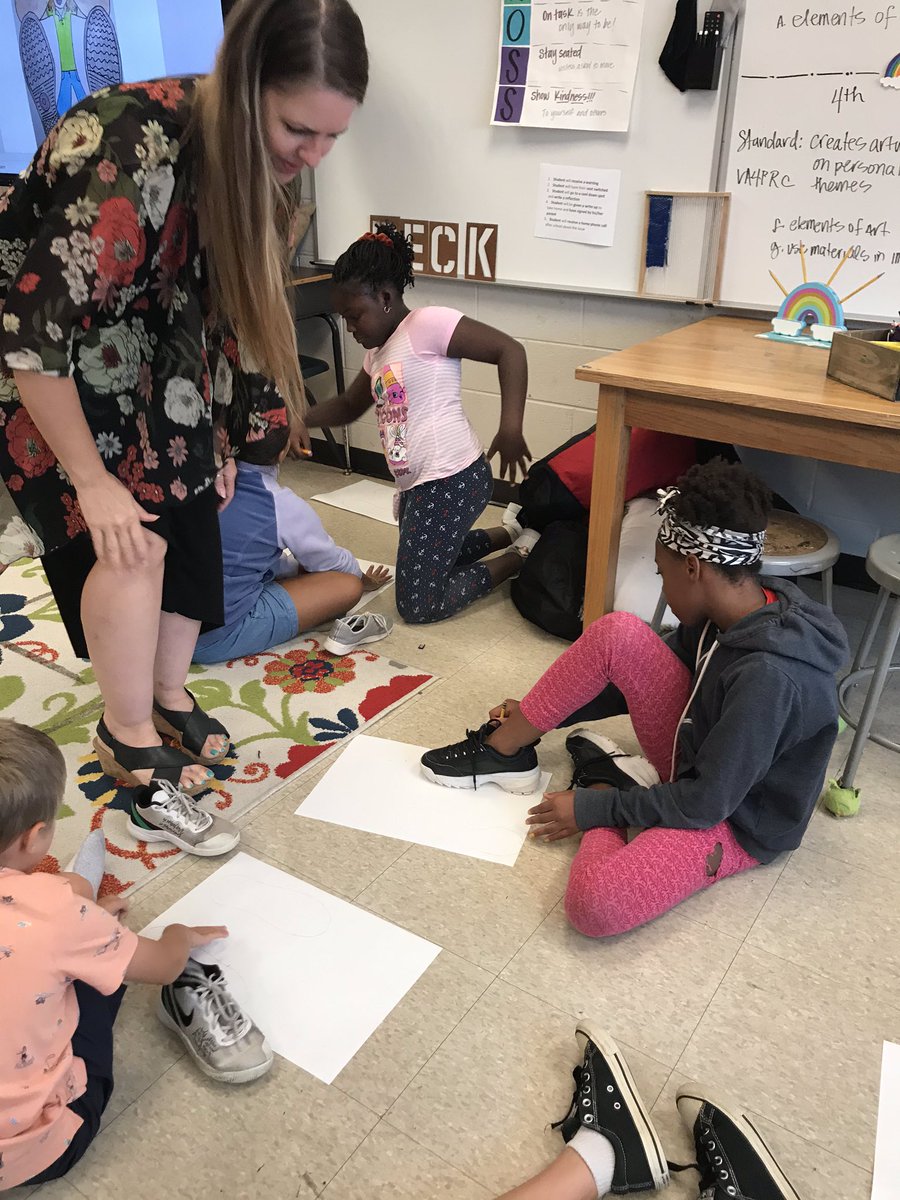 Acworthfamilies's tweet photo. Perspective drawing today with 4th grade.  My friends can be so creative. #Acworth_ES  #artclassfun https://t.co/rHrarOLivD