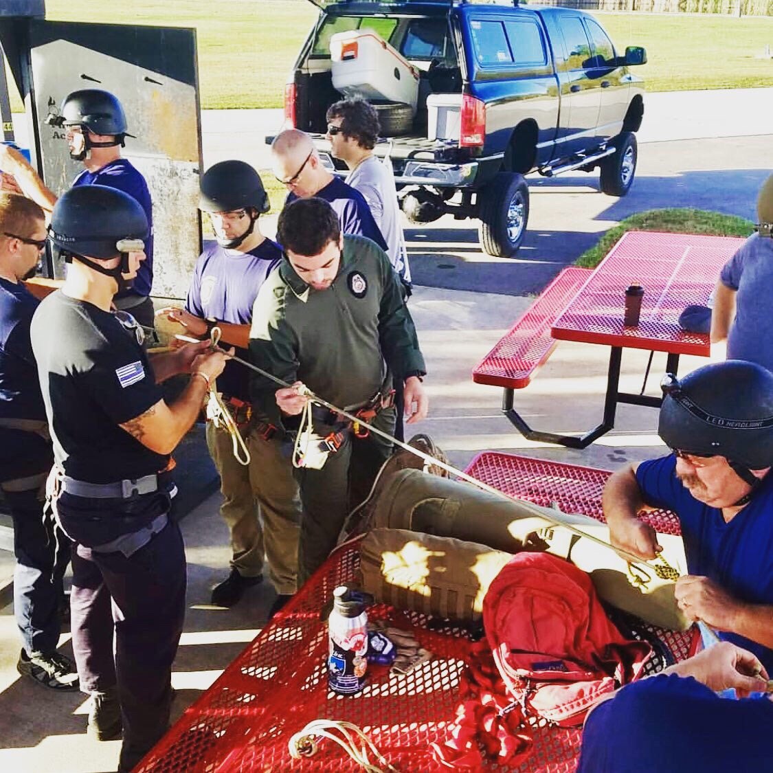 Tri-Med Tactical: “Nothing better than the smell of #kevlar rope from @TacticalMedical #RescueCraft in the morning during dynamic extraction course of #ATOMS.
.
#medicup #stickyonthehole #specops #swat #k9medicine #tacticalmedicine #medicalspecialist #TEMS #TECC #TCCC #NFPA3000