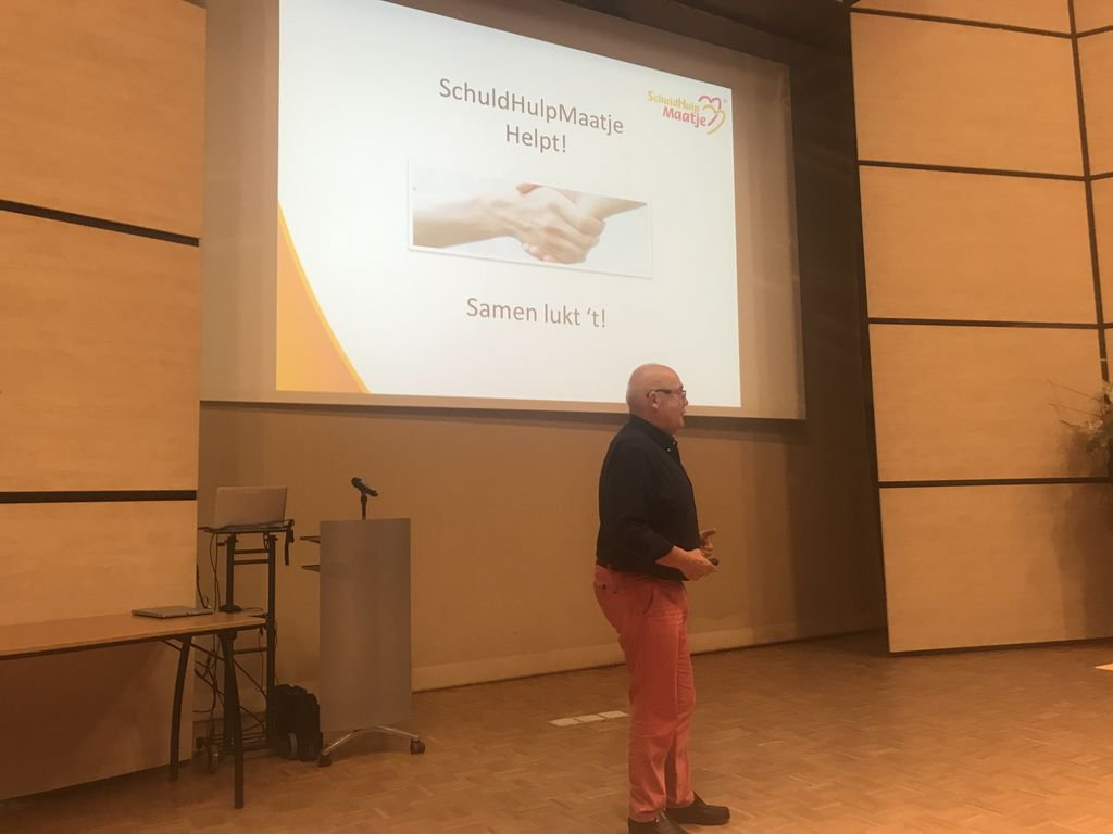 Raadsinformatieavond over het mooie vrijwilligersinitiatief van Schuldhulpmaatje in de gemeente Moerdijk. Zij helpen mensen in de financiële problemen in een vroeg stadium om uit de financiële problemen te komen. Voor meer info of hulp: buff.ly/2VbLSWP